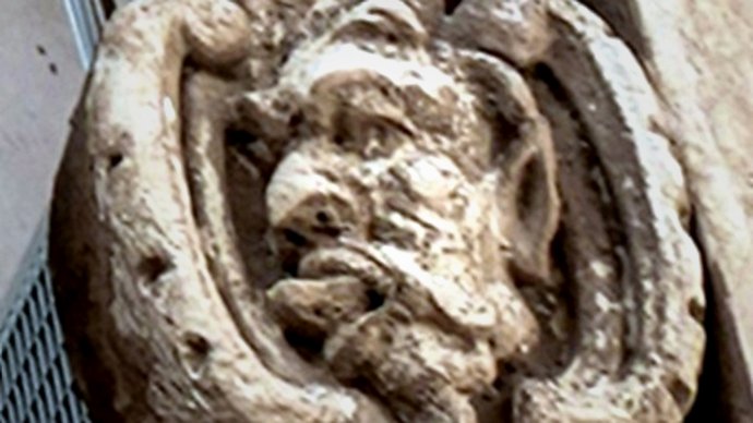 Dettaglio in pietra del Laurieddhu (Scazzamurrieddhru)