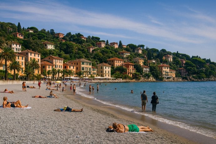 Spiaggia di Margherita di Savoia con bagnanti e mare calmo in una giornata estiva